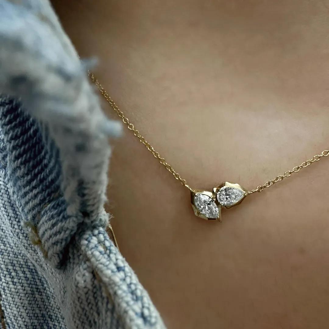 /public/photos/live/Toi Et Moi Style Pear Cut Bezel Moissanite Pendant 464 (2).webp